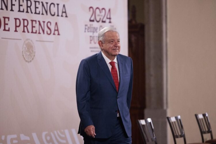 Se despide AMLO con mariachis del gabinete de seguridad - Periodistas ...