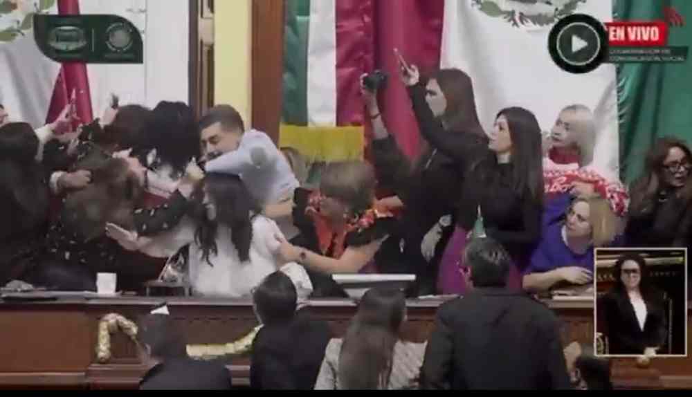 Trifulca en el Congreso de la CDMX: Diputados del PAN toman tribuna y ...